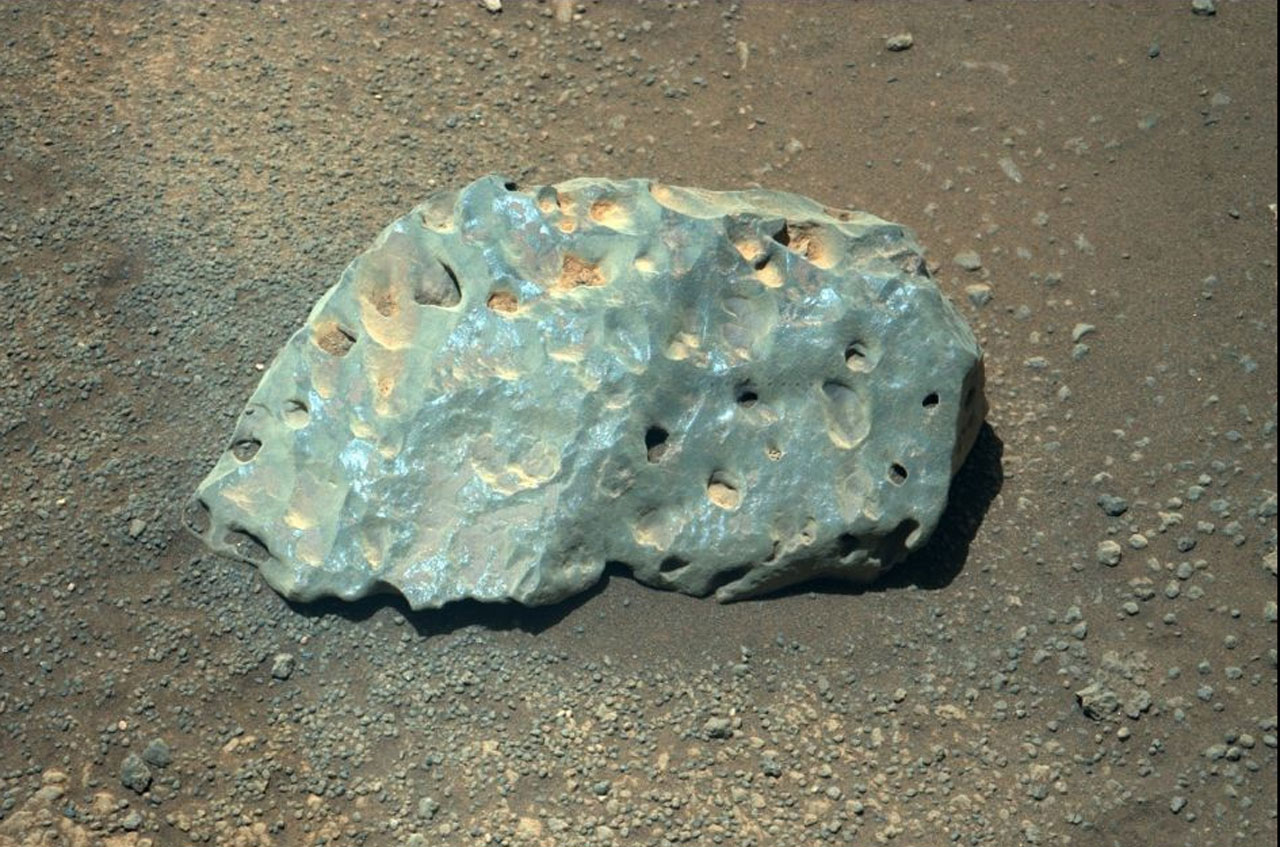 Rover Finds Weird Green Rock on Mars!